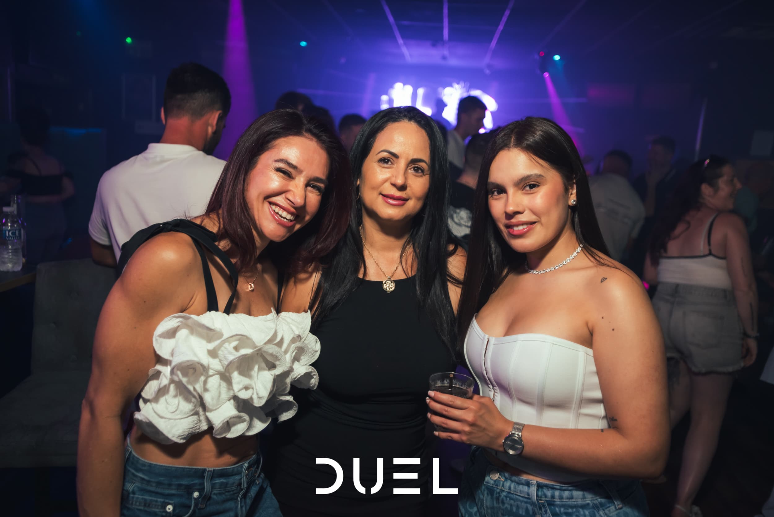 DUEL Club Crowd 4