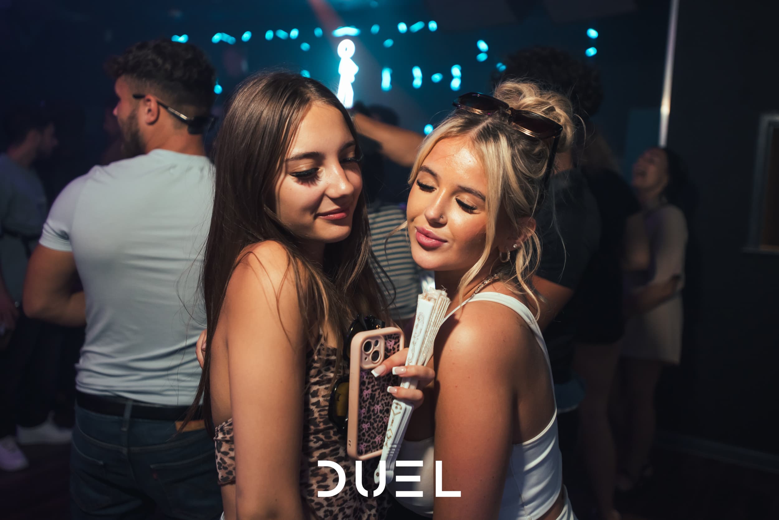 DUEL Club Crowd 20