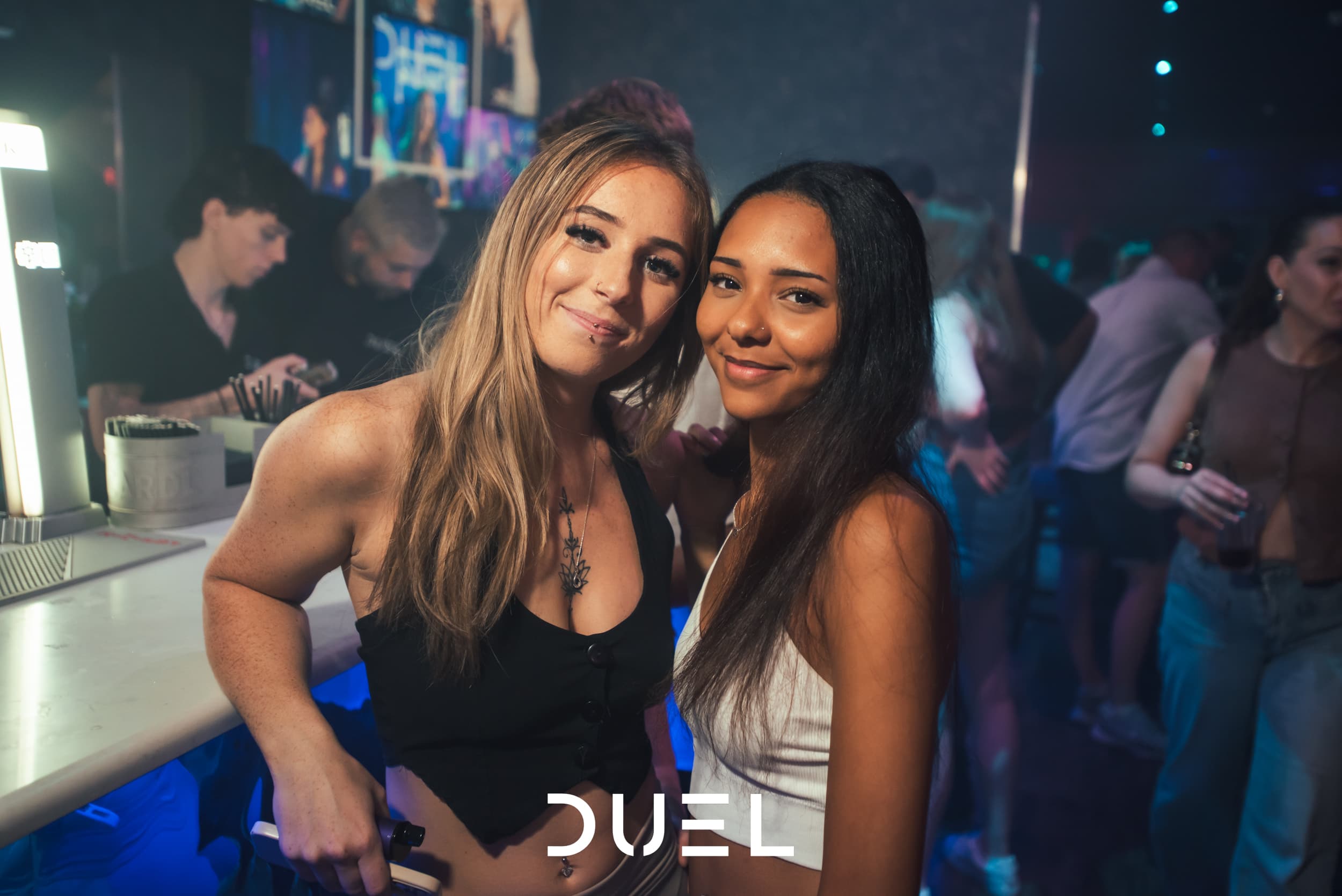 DUEL Club Crowd 21
