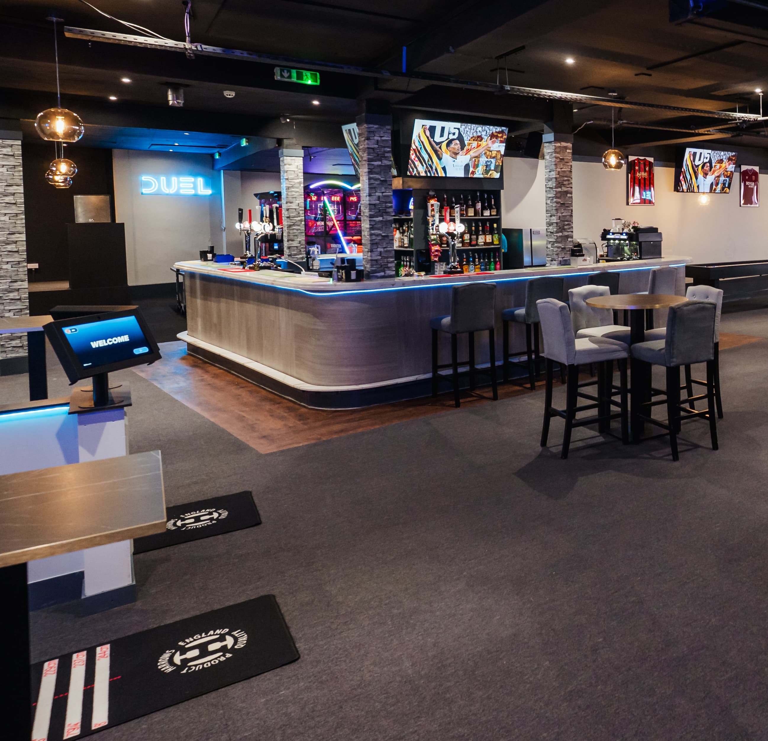 DUEL Bar Atmosphere